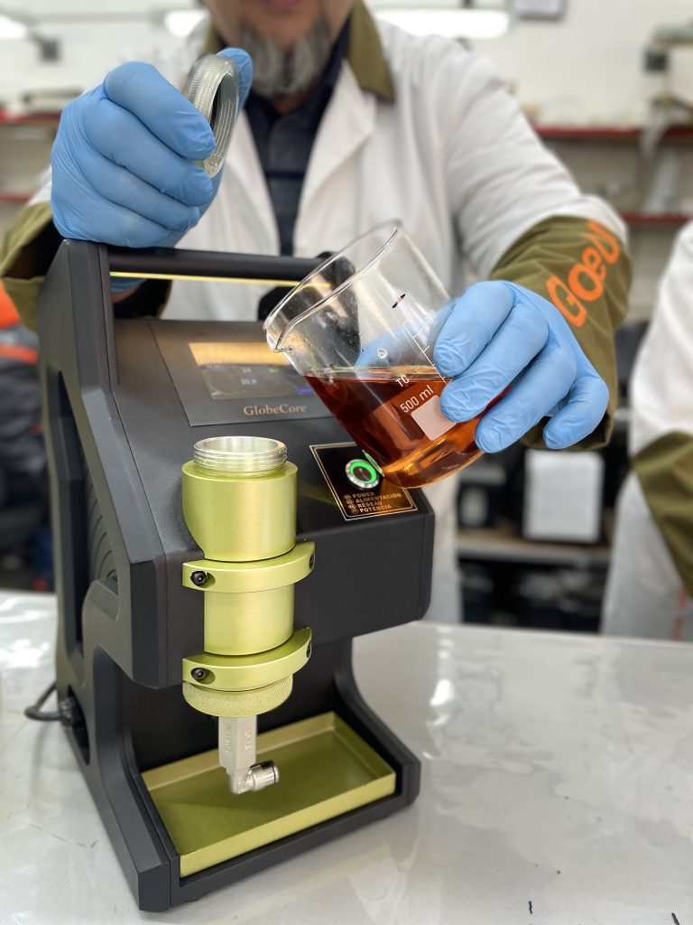 Análisis de aceite dieléctrico en Ecuador